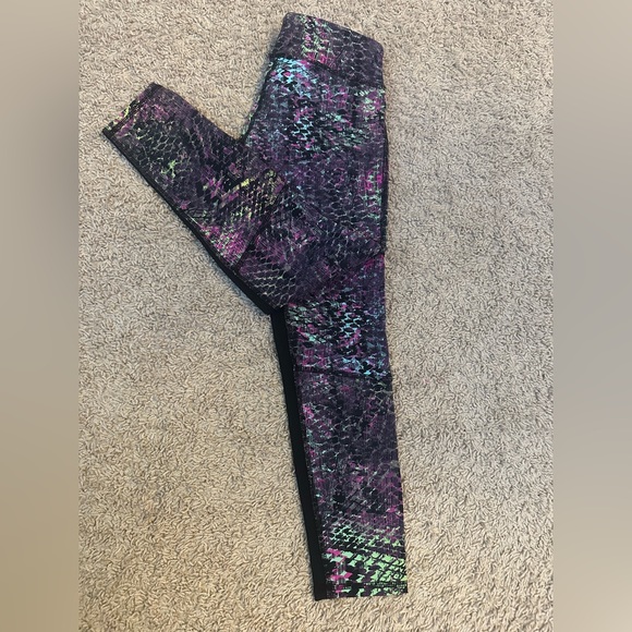 NUALIME
Print/back mesh Brazil design
Compression legging Size Small - Picture 5 of 9